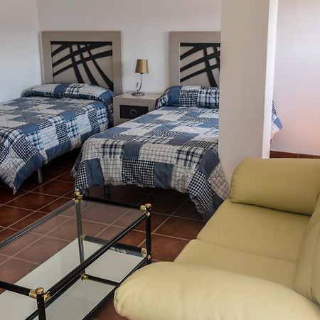 Suites Trastamara Монтьель Экстерьер фото