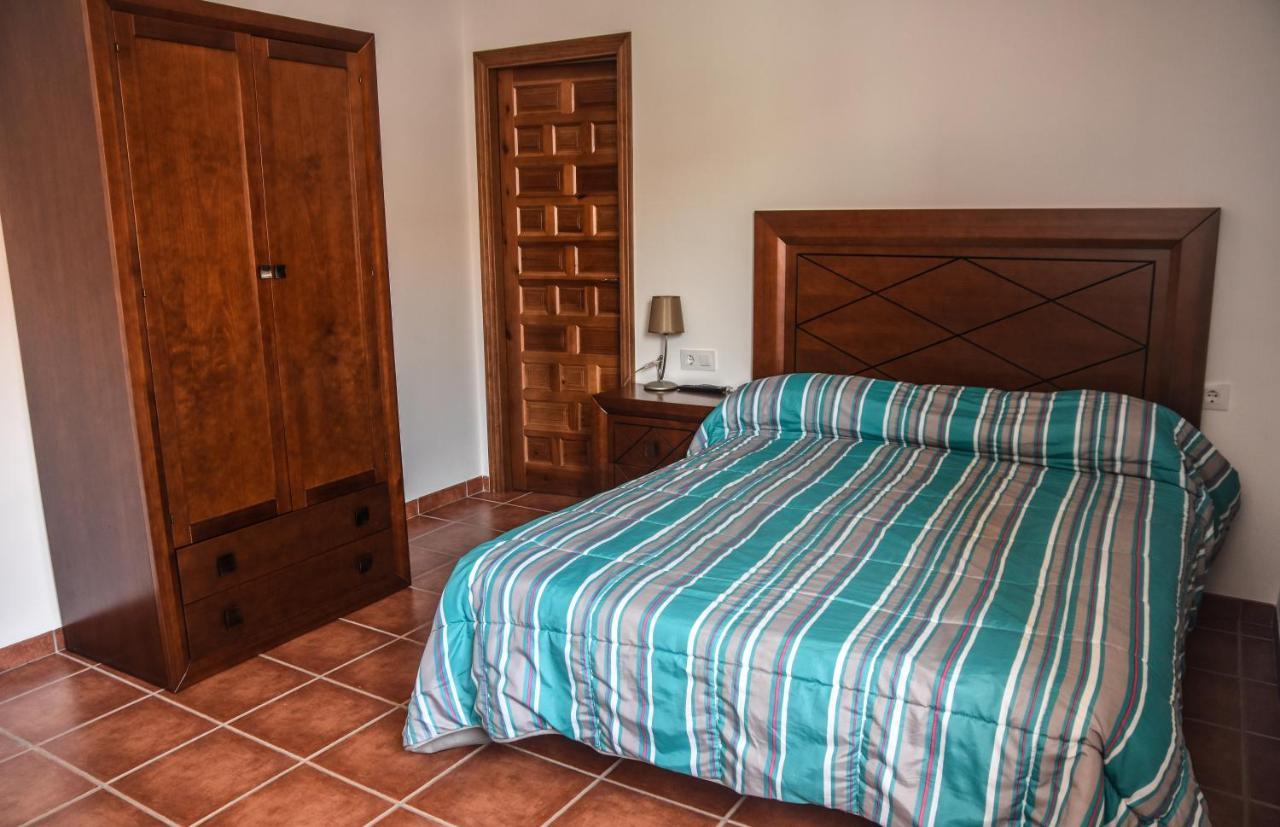 Suites Trastamara Монтьель Экстерьер фото