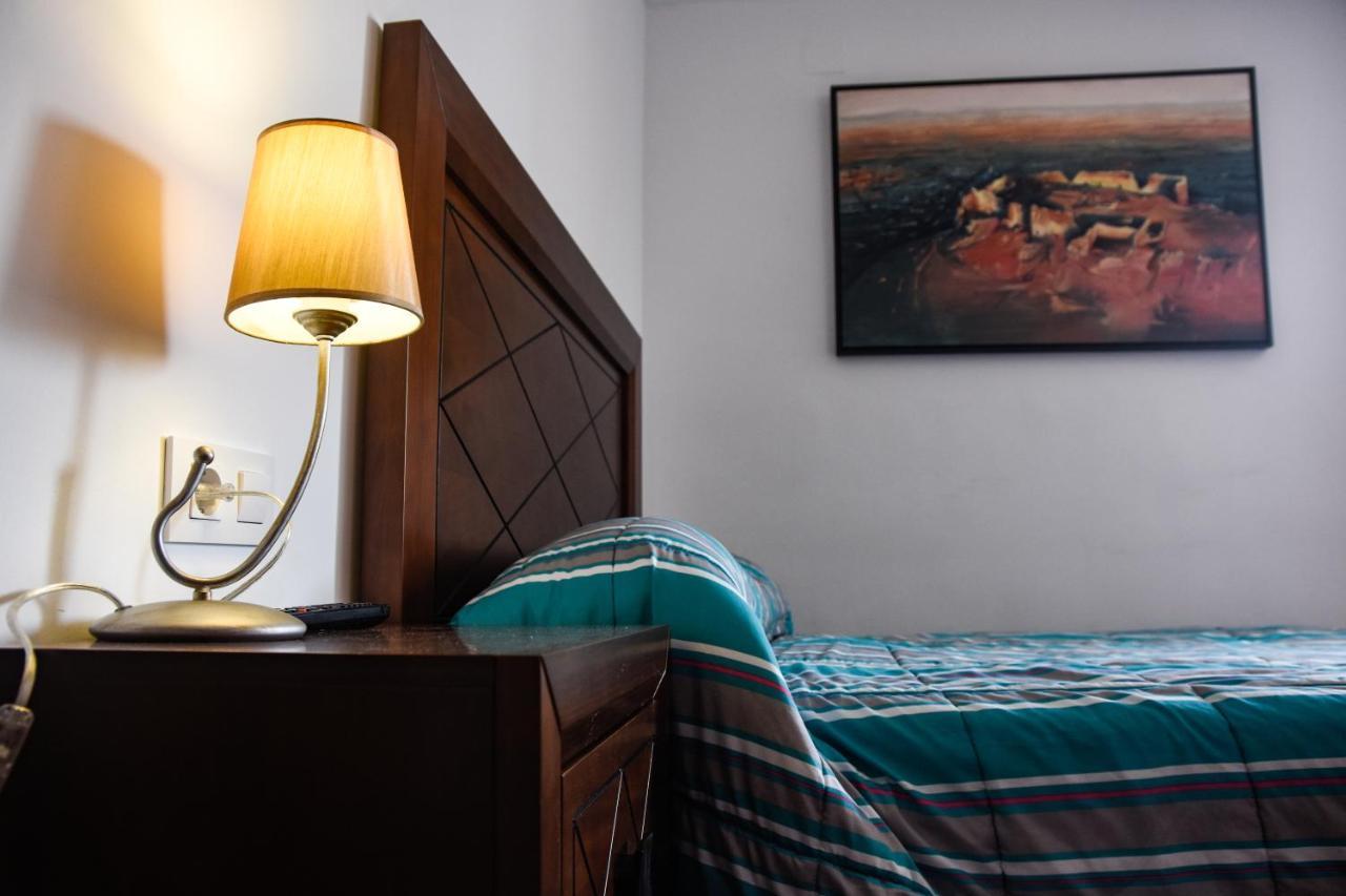 Suites Trastamara Монтьель Экстерьер фото