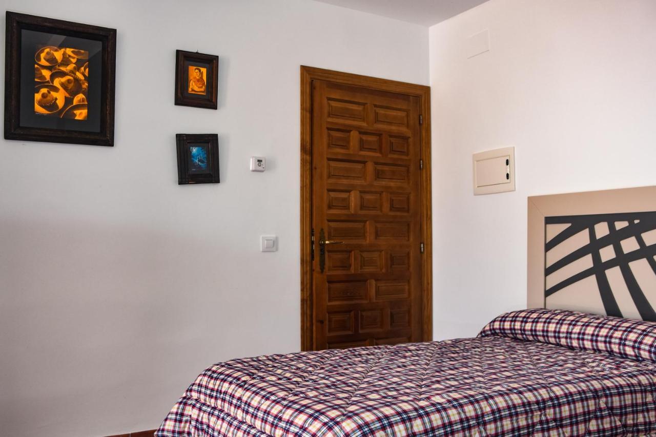 Suites Trastamara Монтьель Экстерьер фото